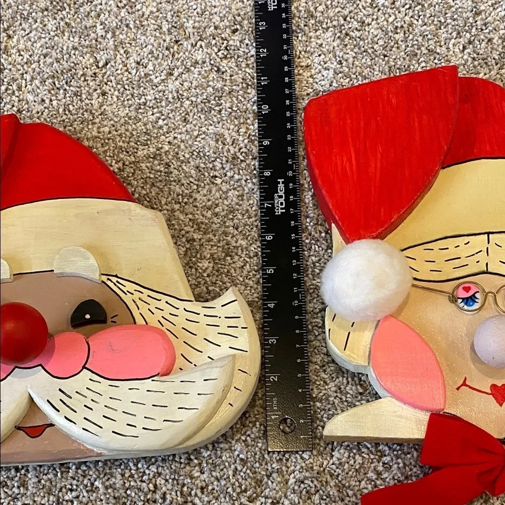 Harry W. Triplett Festive Santa and Mrs. Claus Wall Decor. Play’s music.